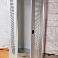 Ballschrank leer, Fachböden nicht eingelegt