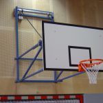Wettkampfbasketballanlage elektrisch rückklappbar