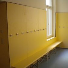 Garderobe aus Birkensperrholz mit Haken 
