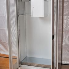 Geräteschrank mit Sicherheitsfach, Fachböden nicht eingelegt