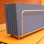 Mattentransportwagen stehend mit Matten